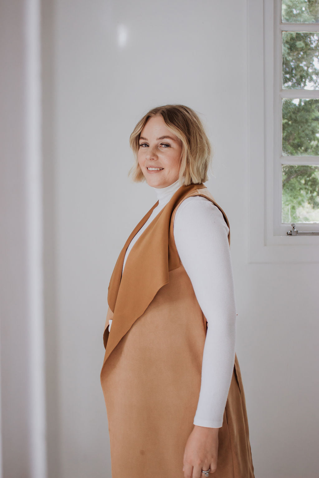 Hailey Sleeveless Jacket - Camel